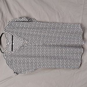 XLG "2 dye 4" black and white polka dot short sleeve top.